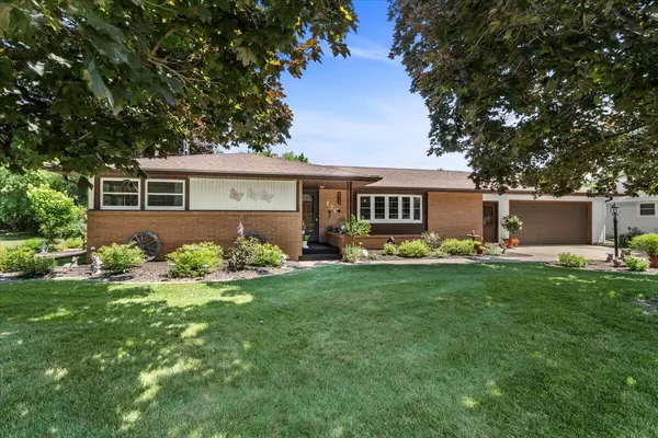 130 Crestwood, Elkhart Lake, WI 53020