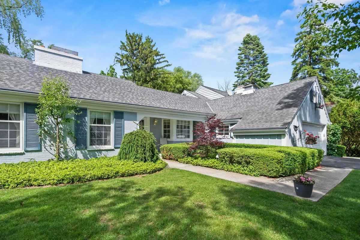 Bayside, WI 53217,1030 W Ravine