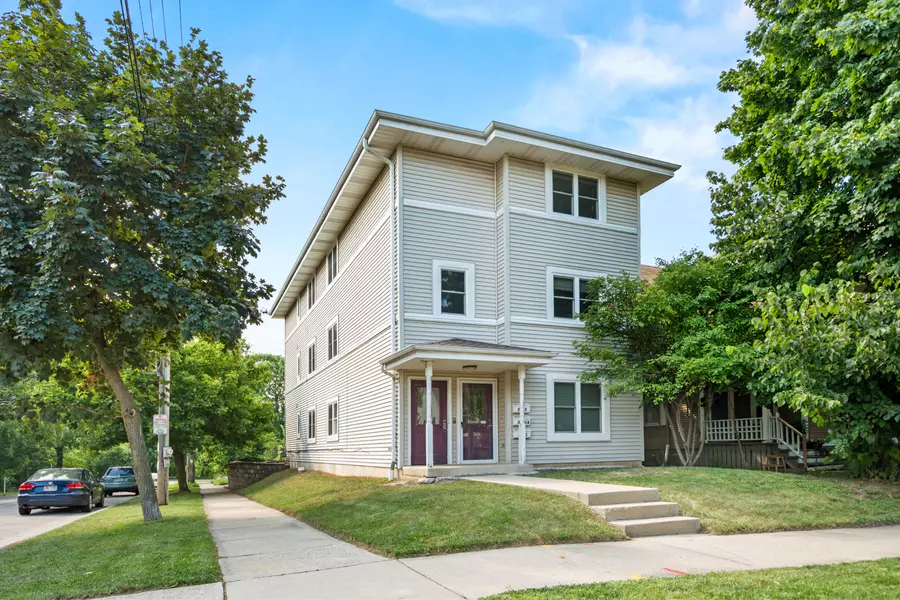 3101 N Newhall, Milwaukee, WI 53211