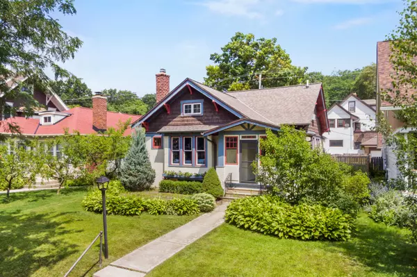 3074 S Wentworth, Milwaukee, WI 53207