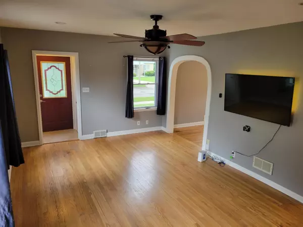 Milwaukee, WI 53219,3366 S 65th