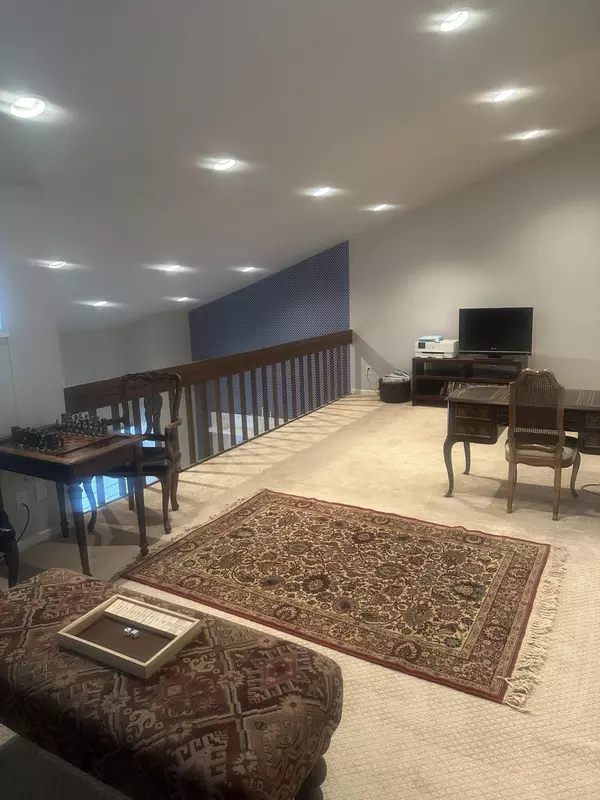 Glendale, WI 53209,2440 W good hope Unit 47