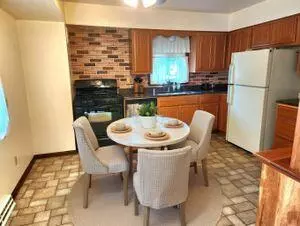 Milwaukee, WI 53221,1462 W Granada