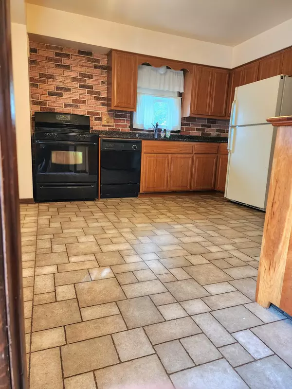 Milwaukee, WI 53221,1462 W Granada