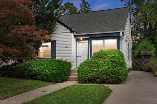 4706 N Hollywood,  Whitefish Bay,  WI 53211