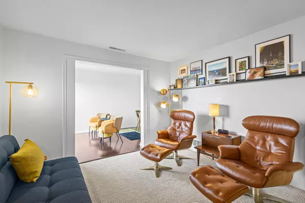 Milwaukee, WI 53207,2525 S Shore Unit 14C