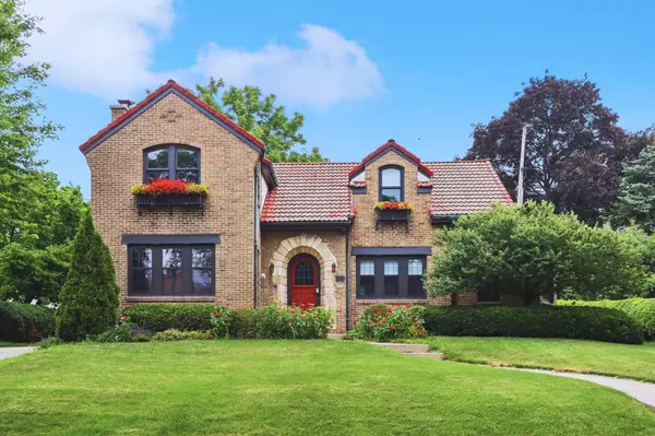 Wauwatosa, WI 53213,6304 Upper