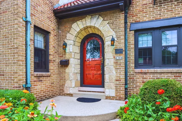 Wauwatosa, WI 53213,6304 Upper