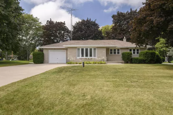 Oak Creek, WI 53154,7427 S Shepard