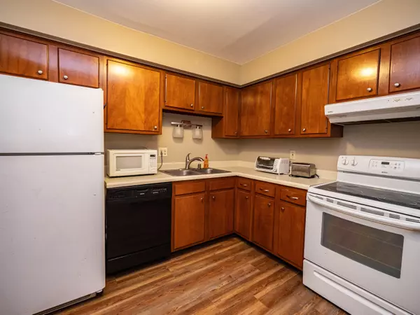 Whitefish Bay, WI 53217,805 E Henry Clay Unit 206