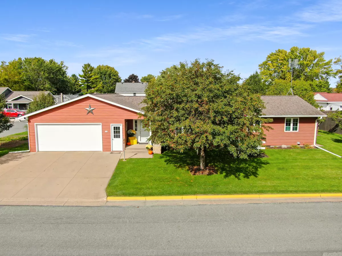 Arcadia, WI 54612,908 E Wilson