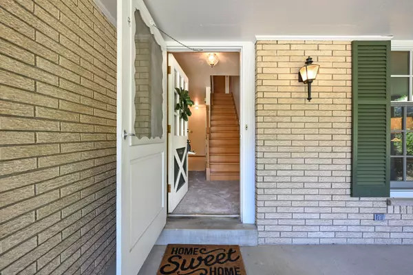 Wauwatosa, WI 53226,2347 N 100th