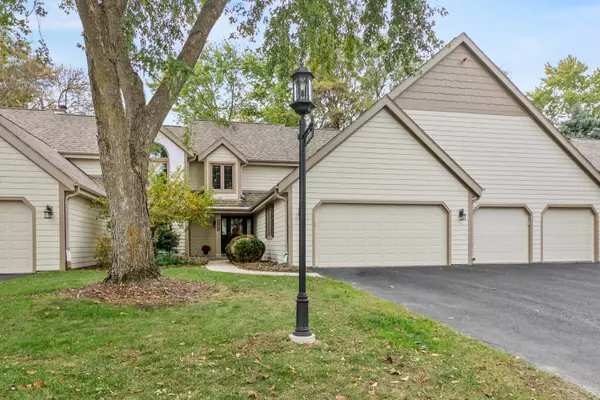 18675 St Andrew Unit B, Brookfield, WI 53045