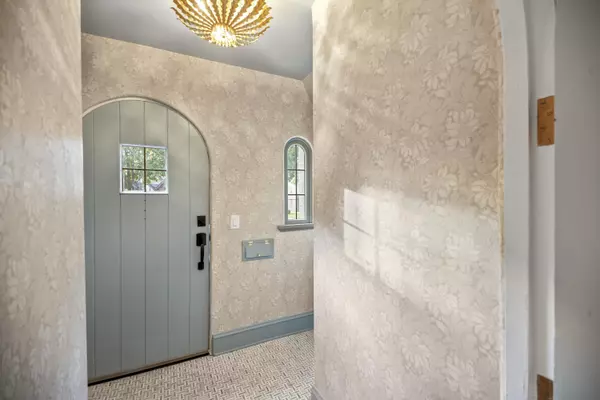 Whitefish Bay, WI 53217,6054 N Bay Ridge