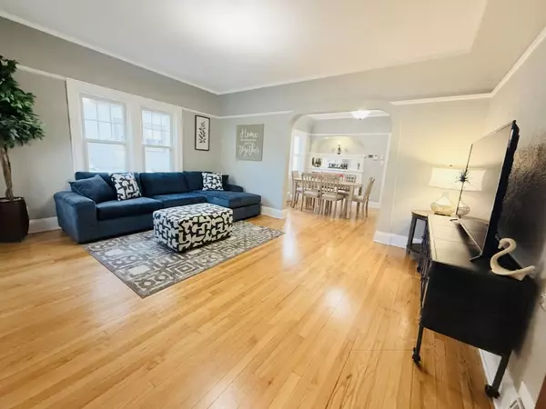 Milwaukee, WI 53207,155 W Crawford