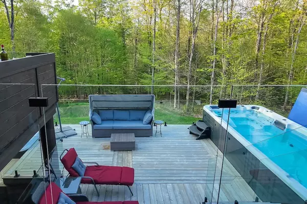 Mont-tremblant, QC J8E1L5,622 Ch. des Boisés