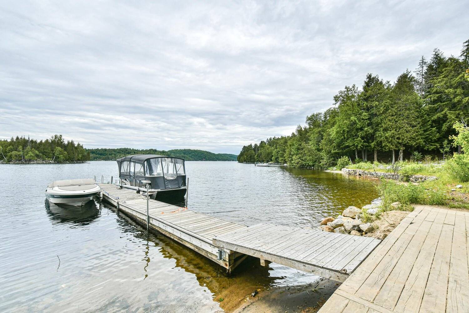 Labelle, QC J0T1H0,15956 Ch. du Lac-Labelle