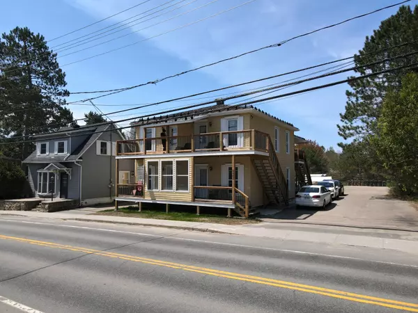 Mont-tremblant, QC J8E2W5,933 Rue Labelle