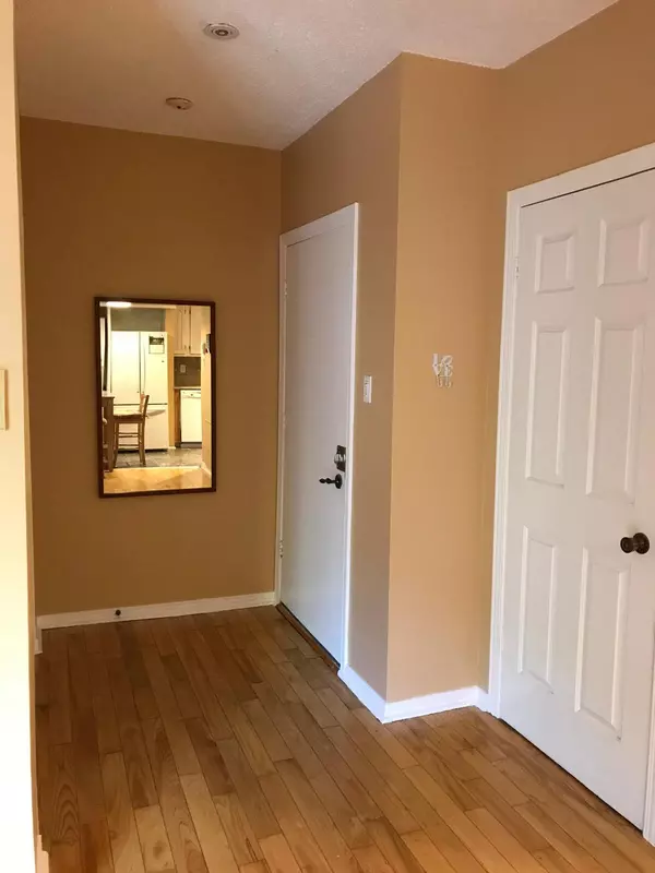 Montréal (le Plateau-mont-royal), QC H2X2E5,3570 Rue Durocher #103