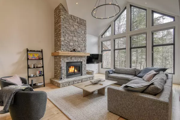 617 Ch. des Skieurs, Mont-tremblant, QC J8E3M8