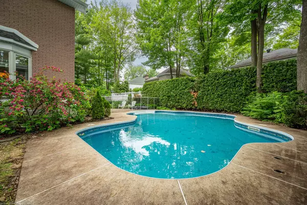 Lorraine, QC J6Z4L5,6 Place de Mailly