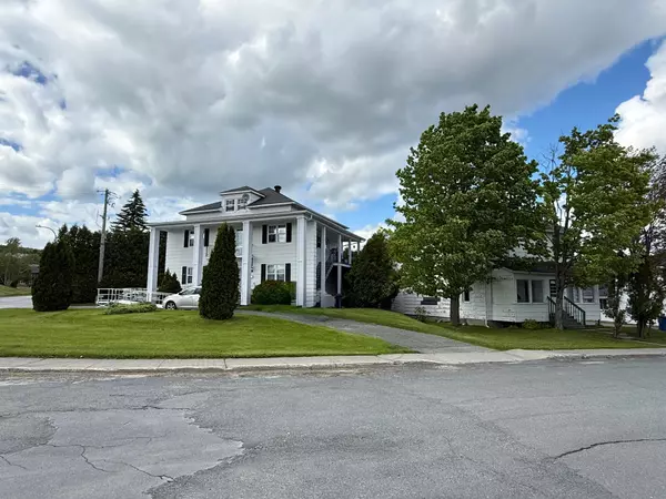 Thetford Mines, QC G6G1K7,311 -335 Rue Giroux