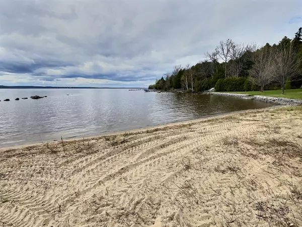 Saint-bruno-de-guigues, QC J0Z2G0,813 Ch. du Royaume-des-Cèdres