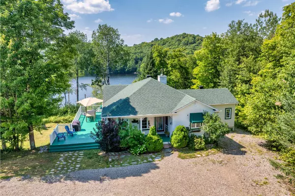 246 Ch. du Lac-de-la-Carpe, Lac-des-plages, QC J0T1K0