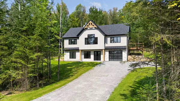 Mont-Tremblant, QC J8E0T9,305 Allée de la Maisonnée