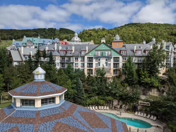 140 Ch. au Pied-de-la-Montagne #404, Mont-Tremblant, QC J8E1T1