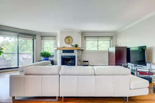 Saint-bruno-de-montarville, QC J3V5N8,700 Rue des Tilleuls #307