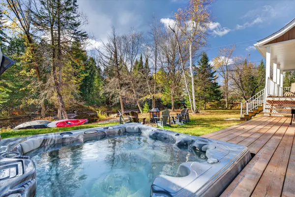 Amherst, QC J0T2T0,526 Ch. du Lac-de-la-Sucrerie