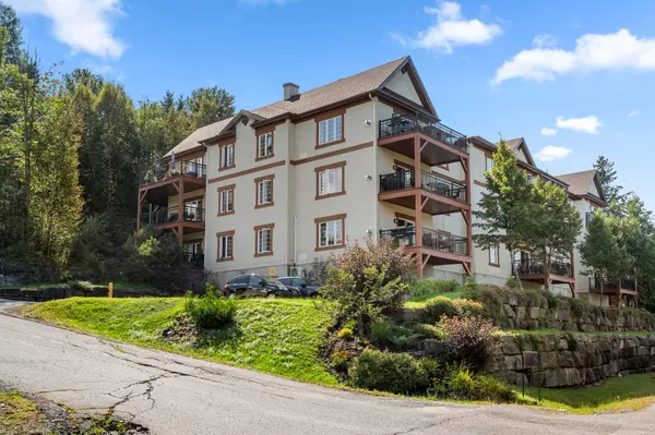 145 Rue du Ruisseau-Clair #304, Mont-Tremblant, QC J8E0A3