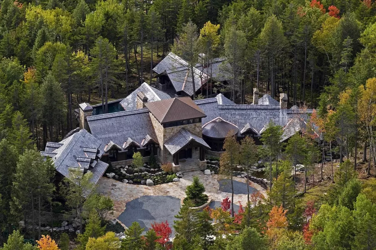 Mont-Tremblant, QC J8E3M8,802 Ch. des Skieurs