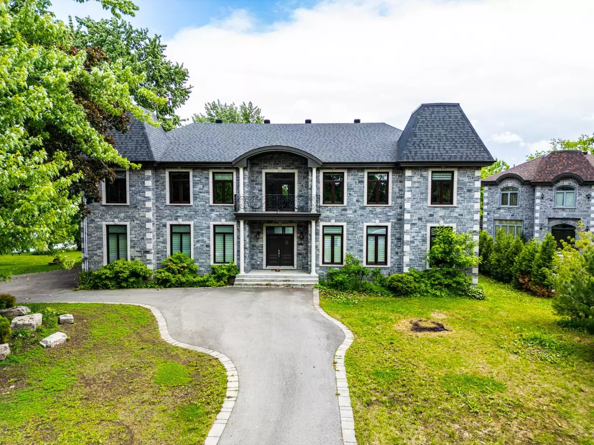 Homes for sale 12 Place Denis, Montréal