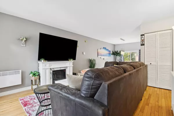 Gatineau (hull), QC J8Z2Y9,211 Rue du Dôme