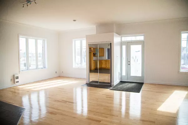 Longueuil (saint-hubert), QC J3V1N4,3020 Rue Pacific