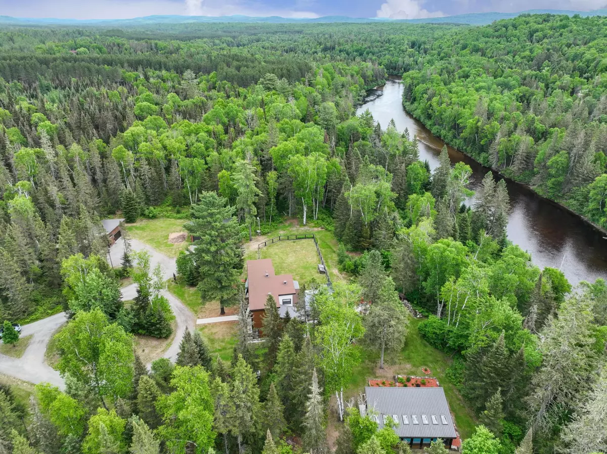 Rivière-rouge, QC J0T1T0,5568 Route de L'Ascension