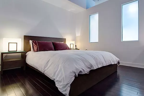 Montréal (ville-marie), QC H2P1Z4,1085 Rue St-Alexandre #301