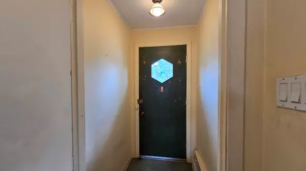 Pointe-claire, QC H9R3W7,112 Av. Winthrop