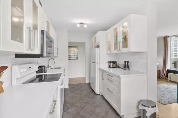 Gatineau (hull), QC J8X3W9,285 Rue Laurier #302