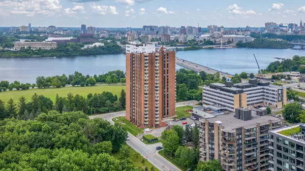 285 Rue Laurier #302, Gatineau (hull), QC J8X3W9