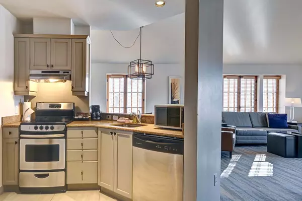 Mont-tremblant, QC J8E1E1,3035 Ch. de la Chapelle #301