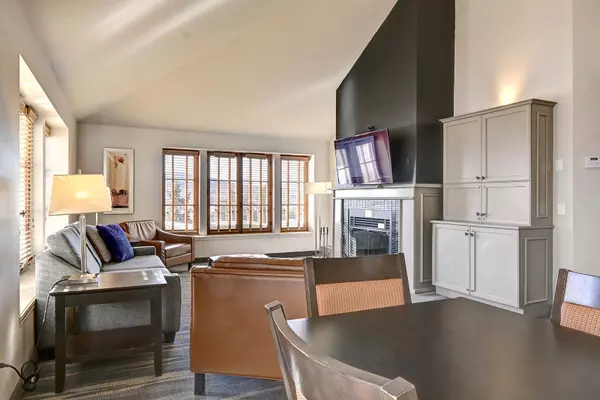 Mont-tremblant, QC J8E1E1,3035 Ch. de la Chapelle #301