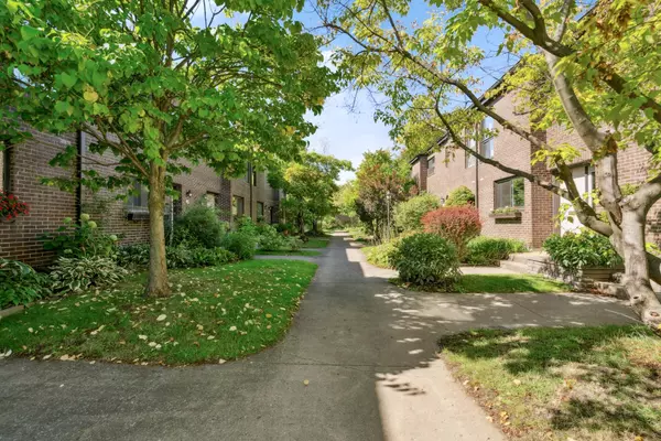 Brossard, QC J4X1L7,1024 Place Sardaigne