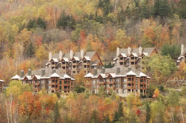 Mont-Tremblant, QC J8E3M1,150 Ch. des Sous-Bois #2