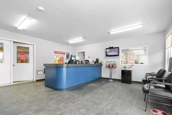 Lac-des-écorces, QC J0W1H0,765 Route 311 N.