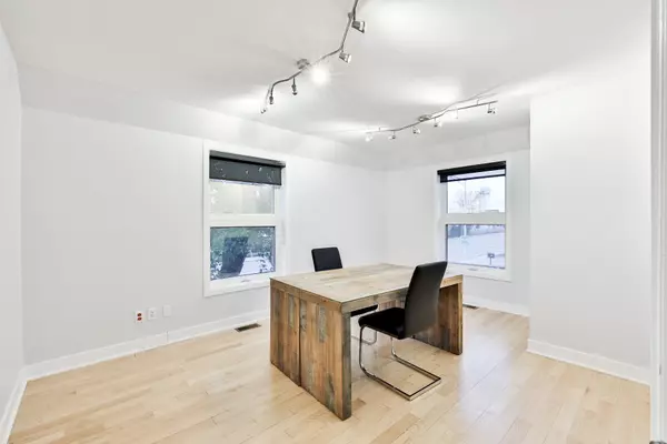 Sainte-thérèse, QC J7E2X5,160C Boul. du Curé-Labelle