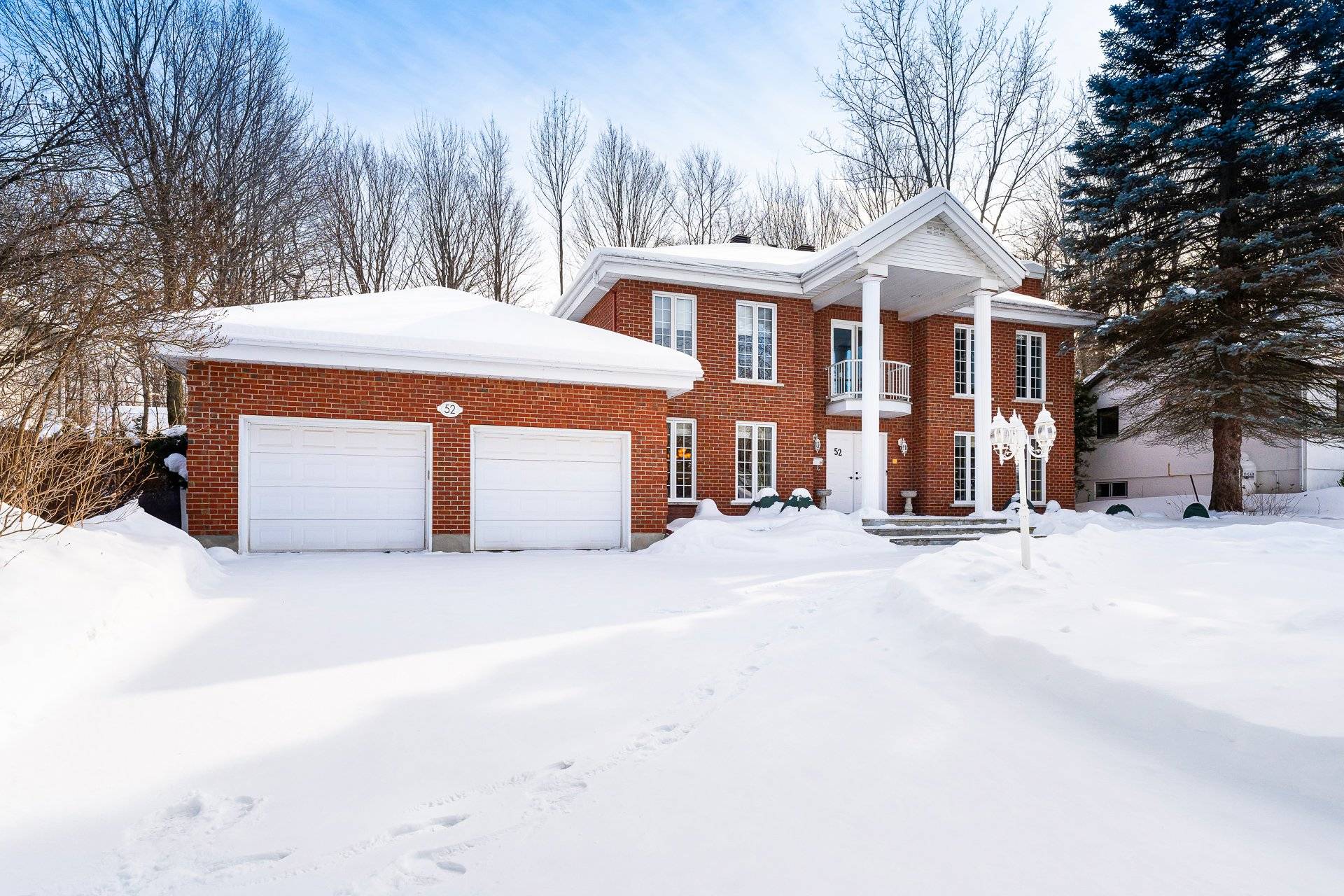 Sainte-julie, QC J3E2Z9,52 Av. du Mont-St-Bruno