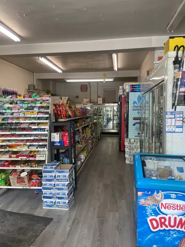 Montréal (côte-des-neiges/notre-dame-de-grâce), QC H4B1R1,6951 Rue Sherbrooke O.